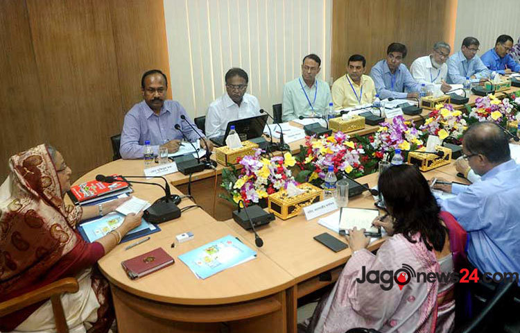 রোববার শ্রম মন্ত্রণালয় পরিদর্শনে গিয়ে শ্রম ও প্রবাসী কল্যাণ মন্ত্রণালয়ের সংশ্লিষ্টদের সঙ্গে বৈঠক করেন প্রধানমন্ত্রী শেখ হাসিনা।