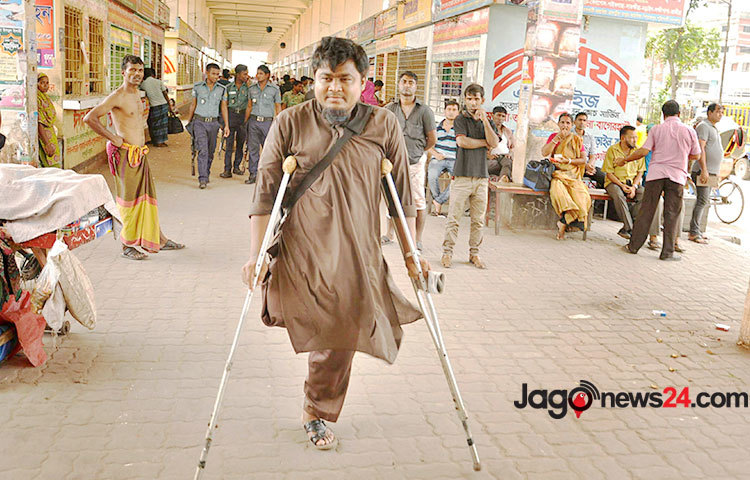 দক্ষিণ-পশ্চিমাঞ্চলের পরিবহন ধর্ঘটে বন্ধ রাজধানীর গাবতলী বাস কাউন্টার।