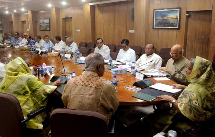 সোমবার সচিবালয়ে মন্ত্রীপরিষদে সভায় সভাপতিত্ব করেন প্রধানমন্ত্রী শেখ হাসিনা।