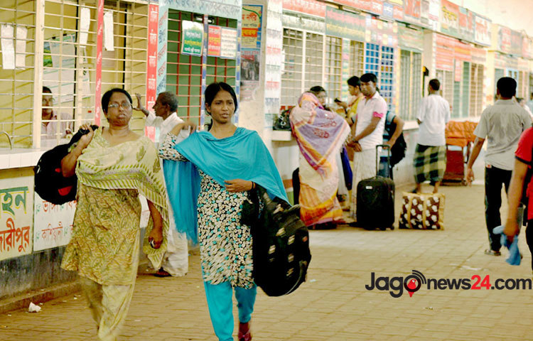 দক্ষিণ-পশ্চিমাঞ্চলের পরিবহন ধর্ঘটে বন্ধ রাজধানীর গাবতলী বাস কাউন্টার।