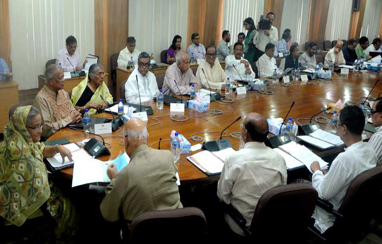 সোমবার সচিবালয়ে মন্ত্রীপরিষদে সভায় সভাপতিত্ব করেন প্রধানমন্ত্রী শেখ হাসিনা।