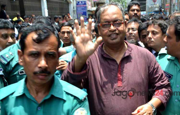 নাশকতার মামলায় বিএনপি চেয়ারপারসনের উপদেষ্টা শামসুজ্জামান দুদু ও যুগ্ম মহাসচিব রুহুল কবির রিজভীকে বৃহস্পতিবার কারাগার থেকে আদালতে হাজির করা হয়