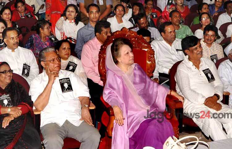 জিয়াউর রহমানের ৩৪তম শাহাদাত বার্ষিকী উপলক্ষে বৃহস্পতিবার ইনস্টিটিউট অব ইঞ্জিনিয়ার্স বাংলাদেশ (আইইবি) এক&nbsp; আলোচনা সভার বিএনপি চেয়ারপারসন খালেদা জিয়া