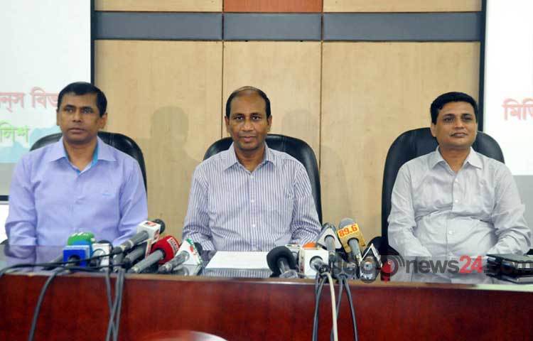 অস্ত্র ও গুলিসহ নতুন একটি সংগঠন &lsquo;বাংলাদেশ জিহাদী গ্রুপের&rsquo; দুই সন্দেহভাজন সদস্যকে আটক করার দাবি করেছে ঢাকা মেট্রোপলিটন পুলিশের গোয়েন্দা ও অপরাধ তথ্য বিভাগ