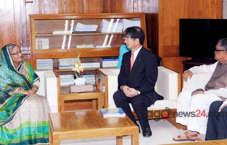 ঢাকায় সফররত জাপানের প্রতিনিধি দল বুধবার প্রধানমন্ত্রী শেখ হাসিনার সঙ্গে সাক্ষাৎ করেন