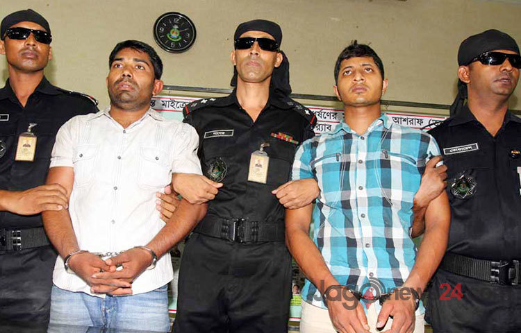 রাজধানীতে চলন্ত মাইক্রোবাসে গারো তরুণীকে গণধর্ষণের ঘটনায় আশরাফ ওরফে তুষার (৩৫) ও জাহিদুল ইসলাম ওরফে লাভলু (২৬) নামে দুই যুবককে গ্রেফতার করেছে র&zwnj;্যাব