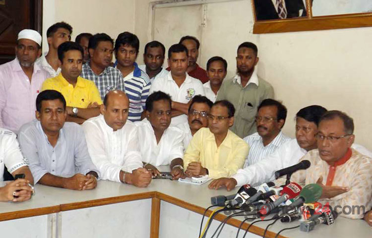 রাজধানীর নয়াপল্টনে বুধবার দুপুরে বিএনপির কেন্দ্রীয় কার্যালয়ে আয়োজিত সংবাদ সম্মেলনে সংগঠনের আন্তর্জাতিক বিষয়ক সম্পাদক ও মুখপাত্র ড. আসাদুজ্জামান খান রিপন