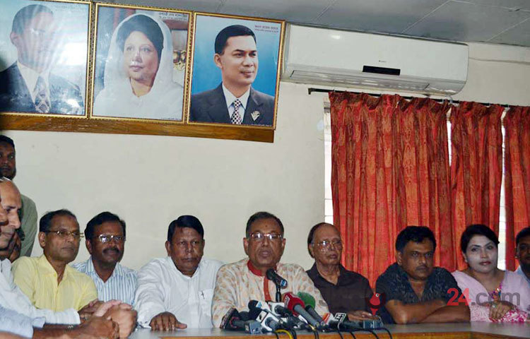 রাজধানীর নয়াপল্টনে বুধবার দুপুরে বিএনপির কেন্দ্রীয় কার্যালয়ে আয়োজিত সংবাদ সম্মেলনে সংগঠনের আন্তর্জাতিক বিষয়ক সম্পাদক ও মুখপাত্র ড. আসাদুজ্জামান খান রিপন