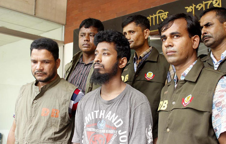 জুনুদ আল তাওহীদ খিলাফাহ&rsquo; নামে দেশে নতুন জঙ্গি সংগঠনের সংগঠক আব্দুল্লহ আল গালিবকে (২৭) গ্রেফতার করেছে মহানগর গোয়েন্দা পুলিশ (ডিবি)