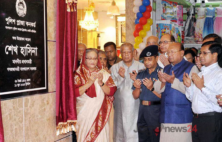 বৃহস্পতিবার দুপুরে গুলশানের পুলিশ প্লাজা কনকর্ডে বাংলাদেশ পুলিশ কল্যাণ ট্রাস্টের নবনির্মিত বাণিজ্যিক ভবন উদ্বোধন করেন প্রধানমন্ত্রী
