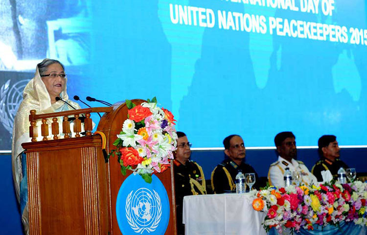 জাতিসংঘ শান্তিরক্ষী দিবস উপলক্ষে রোববার দুপুরে রাজধানীর বঙ্গবন্ধু আন্তর্জাতিক সম্মেলন কেন্দ্রে (বিআইসিসি) আয়োজিত অনুষ্ঠানে প্রধানমন্ত্রী শেখ হাসিনা