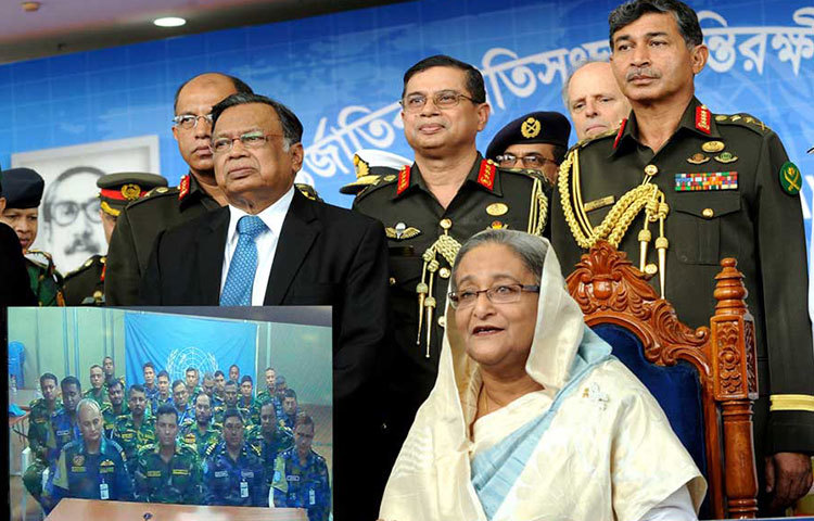 জাতিসংঘ শান্তিরক্ষী দিবস উপলক্ষে রোববার দুপুরে রাজধানীর বঙ্গবন্ধু আন্তর্জাতিক সম্মেলন কেন্দ্রে (বিআইসিসি) আয়োজিত অনুষ্ঠানে প্রধানমন্ত্রী শেখ হাসিনা