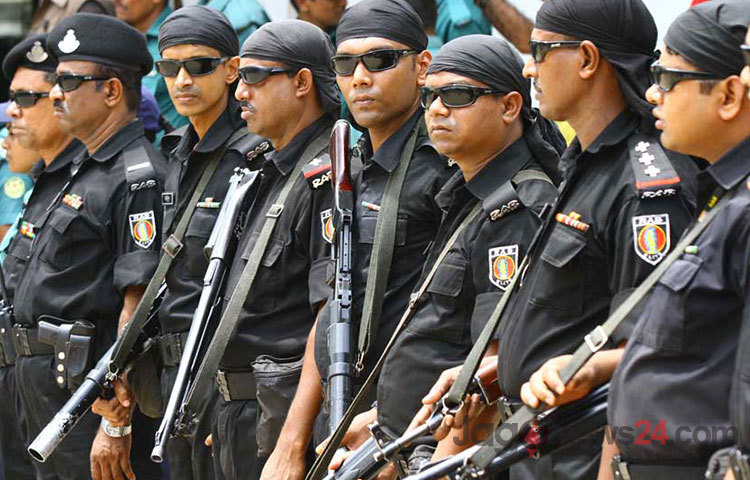 জিয়া অরফানেজ ট্রাস্ট ও জিয়া চ্যারিটেবল ট্রাস্ট মামলায় বিএনপি চেয়ারপারসন খালেদা জিয়ার বকশি বাজার আদালতে হাজিরাকে কেন্দ্র করে ওই এলাকায় নিরাপত্তা জোরদার