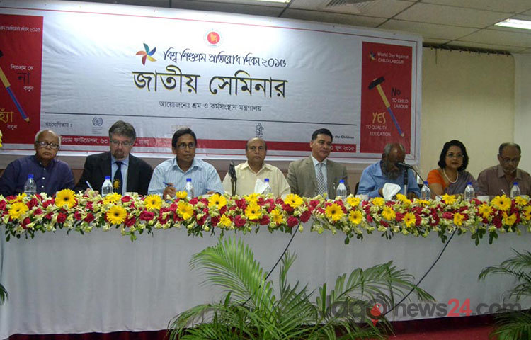 বিশ্ব শিশুশ্রম প্রতিরোধ দিবস উপলক্ষে বৃহস্পতিবার রাজধানীতে শ্রম ও কর্মসংস্থান মন্ত্রণালয় আয়োজিত জাতীয় সেমিনারে উপস্থিত অতিথিবৃন্দ