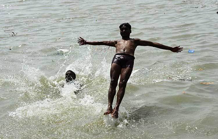 আমাদের বাইরে বেরুনো দুঃস্বপ্নে পরিণত হয়েছে...