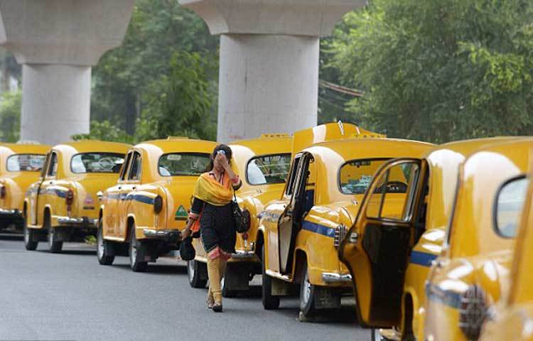 জনগণকে কারণ ছাড়া বাইরে যাওয়ার ঝুঁকি না নিতে এবং প্রচুর পানি খেতে বলা হচ্ছে....