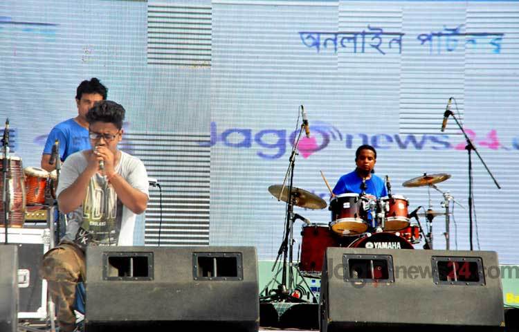 নেপালে দুর্গতদের সহায়তায় বৃহস্পতিবার প্রাণ আপ আয়োজিত বিশেষ কনসার্টের একটি মুহূর্তু