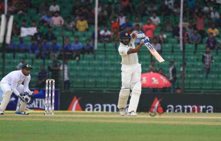 ফতুল্লার খান সাহেব ওসমান আলী স্টেডিয়ামে বুধবার টাইগারদের বিপক্ষে একমাত্র টেস্টের প্রথম ইনিংসে ব্যাট করছে ভারত।