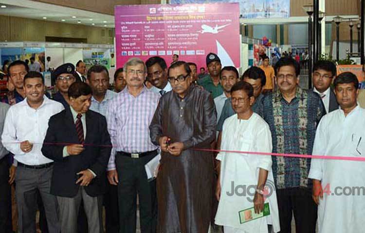 রাজধানীর আগারগাঁওয়ে বঙ্গবন্ধু আন্তর্জাতিক সম্মেলন কেন্দ্রে বৃহস্পতিবার বিএফটিডি আয়োজিত আন্তর্জাতিক পর্যটন মেলার উদ্বোধন করেন বেসামরিক বিমান ও পর্যটনমন্ত্রী রাশেদ খান মেনন