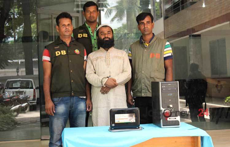 ফেসবুকসহ ইন্টারনেটের বিভিন্ন মাধ্যমে উস্কানি দিয়ে মুসলমান ও বৌদ্ধ সম্প্রদায়ের মধ্যে দ্বন্দ্ব ও সংঘাত সৃষ্টির চেষ্টার অভিযোগে এসএম সাখাওয়াত হোসেনকে আটক করেছে মহানগর গোয়েন্দা পুলিশ (ডিবি)