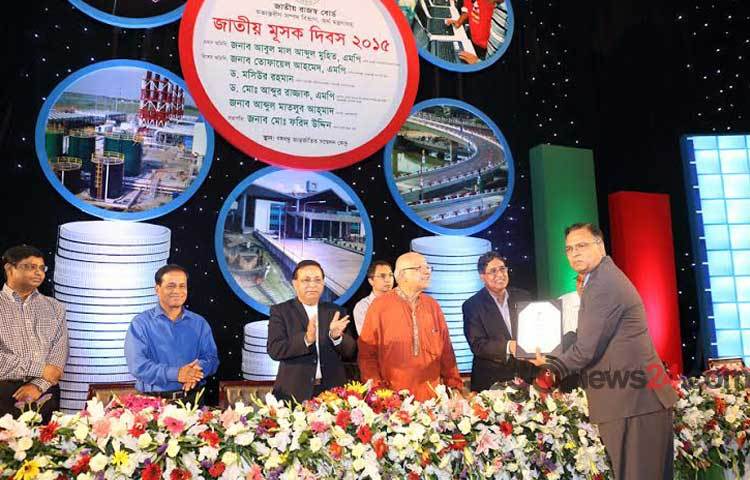 সর্বোচ্চ মূসক পরিশোধ করায় জাতীয় রাজস্ব বোর্ড (এনবিআর)-এর সম্মাননা পেয়েছে দেশের অন্যতম বৃহৎ শিল্প পরিবার প্রাণ-আরএফএল গ্রুপের প্রাণ ডেইরি লিমিটেড।