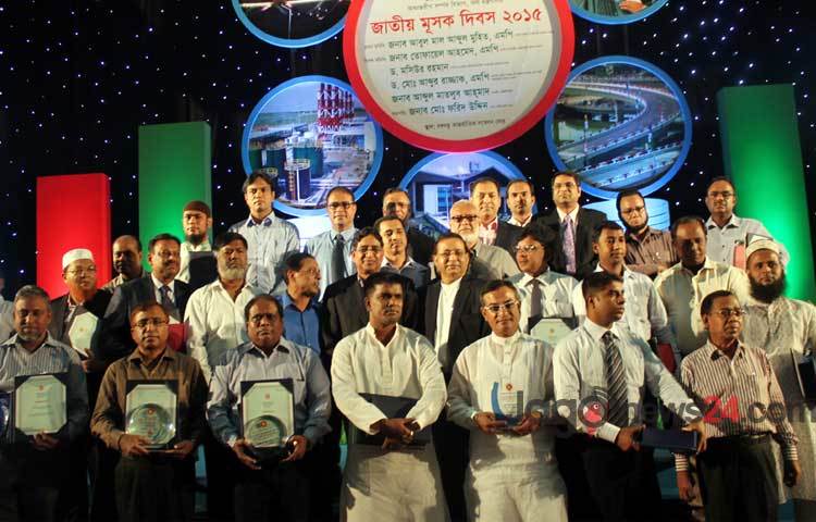 সর্বোচ্চ মূসক পরিশোধ করায় জাতীয় রাজস্ব বোর্ড (এনবিআর)-এর সম্মাননা পেয়েছে দেশের অন্যতম বৃহৎ শিল্প পরিবার প্রাণ-আরএফএল গ্রুপের প্রাণ ডেইরি লিমিটেড।