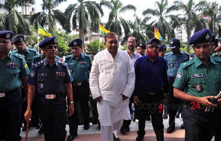 শনিবার বিকেলে রাজধানীর বসুন্ধরা সিটি শপিং মল ও এর আশপাশের নিরাপত্তা ব্যবস্থা পরিদর্শন করেন স্বরাষ্ট্র প্রতিমন্ত্রী আসাদুজ্জামান খান কামাল