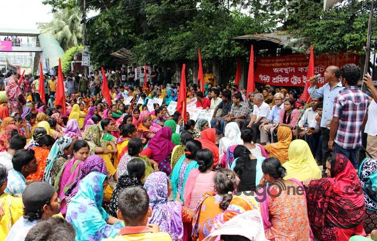 জাতীয় প্রেসক্লাবের সামনে রোববার জাগো বাংলাদেশ গার্মেন্টস শ্রমিক ট্রেড ইউনিয়ন আয়োজিত অবস্থান ধর্মঘট ও সমাবেশ।