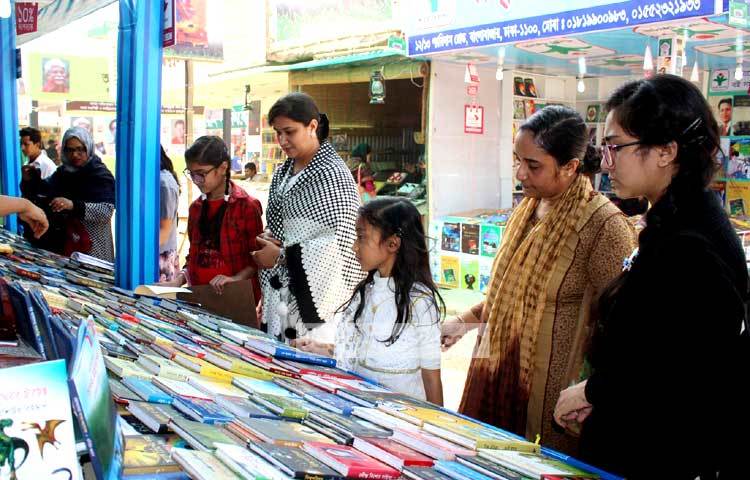 চলছে বাংলা একডেমি আয়োজিত অমর একুশে গ্রন্থ মেলা। এ মেলা আজ ২৩তম দিনে পড়েছে।