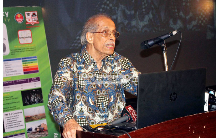 বায়ু দূষণ সম্পর্কিত এক গবেষণা প্রতিবেদন উপস্থাপন অনুষ্ঠানে বক্তব্য রাখছেন একজন আমন্ত্রিত অতিথি। এটি রাজধানীর ফার্মগেটের কৃষিবিদ মিলনায়তনে অনুষ্ঠিত হয়েছে। ছবি : বিপ্লব দিক্ষিৎ।