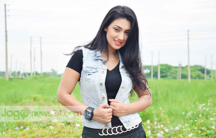 রূপালী পর্দা মাতানো নায়িকা অপু বিশ্বাসের &lsquo;পিতার আসন&rsquo;, &lsquo;চাচ্চু&rsquo;, &lsquo;দাদি মা&rsquo;, &lsquo;মিয়া বাড়ির চাকর&rsquo;, &lsquo;জন্ম তোমার জন্য&rsquo;, &lsquo;মায়ের হাতে বেহেশতের চাবি&rsquo; প্রভৃতি ছবিও দারুণ ব্যবসা সফল হয়। এরই মধ্যে তিনি