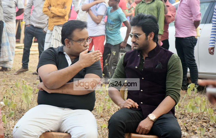 চলচ্চিত্রের সহকারী পরিচালক সমিতির বনভোজন আনন্দে মেতেছে পরিচালক ও অভিনেতা-অভিনেত্রীরা। শুক্রবার (১২ ফ্রেব্রুয়ারি) গাজীপুরের সফিপুরে এ বনভোজন অনুষ্ঠিত হয়েছে। ছবি : মাহবুব আলম 