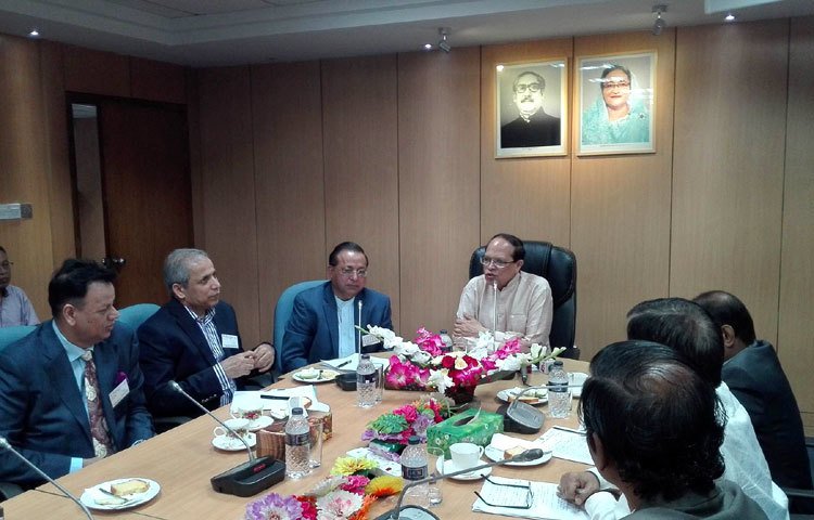 কর্মীদের বেতন ব্যাংক ও মোবাইলে দেওয়ার আহ্বান জানিয়েছেন বাংলাদেশ ব্যাংকের গভর্নর ড. আতিউর রহমান। বৃহস্পতিবার সকালে কেন্দ্রীয় ব্যাংকের জাহাঙ্গীর আলম কনফারেন্স হলে তিনি এ আহ্বান জানান।