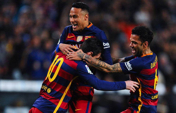 লুইস সুয়ারেজের হ্যাটট্রিকের সাথে মেসি-নেইমার-রাকিতিচের গোলে রীতিমত গোল উৎসব করেছে বার্সা। নিজেদের মাঠে সেল্টা ভিগোকে ৬-১ গোলের বড় ব্যবধানে হারিয়ে লিগে প্রথম পর্বে হারের মধুর প্রতিশোধ নিলো এনরিকের শিষ্যরা।ছবি : ডেইলি মেইল