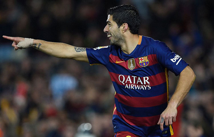 লুইস সুয়ারেজের হ্যাটট্রিকের সাথে মেসি-নেইমার-রাকিতিচের গোলে রীতিমত গোল উৎসব করেছে বার্সা। নিজেদের মাঠে সেল্টা ভিগোকে ৬-১ গোলের বড় ব্যবধানে হারিয়ে লিগে প্রথম পর্বে হারের মধুর প্রতিশোধ নিলো এনরিকের শিষ্যরা। গত সেপ্টেম্বরে সেল্টার কাছে প্রথম পর্বের ম্যাচটি ৪-১ গোলে হেরেছিল মেসি-নেইমাররা। ছবি : ডেইলি মেইল