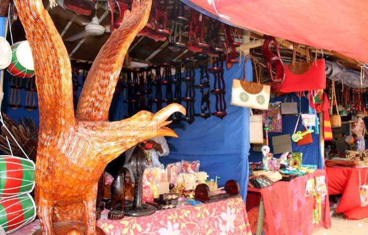 বিসিকের সঙ্গে যৌথভাবে এ মেলার আয়োজন করেছে বাংলা একাডেমি। ছবি : বিপ্লব দিক্ষিৎ।