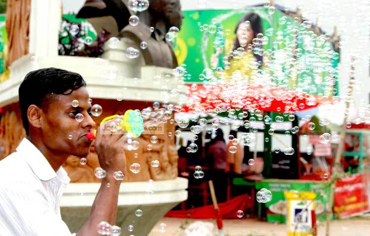 মেলা প্রতিদিন সকাল ১০টা থেকে রাত ৮টা পর্যন্ত সবার জন্য উন্মুক্ত থাকবে। ছবি : বিপ্লব দিক্ষিৎ।