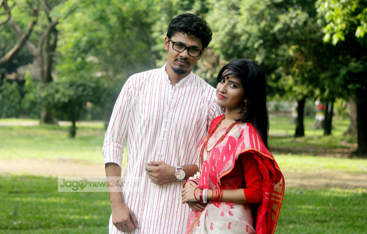 লাল সাদায় বৈশাখী সাজ। পাঞ্জাবি আর শাড়িতে মানিয়েছে বেশ। ছবি : মাহবুব আলম।