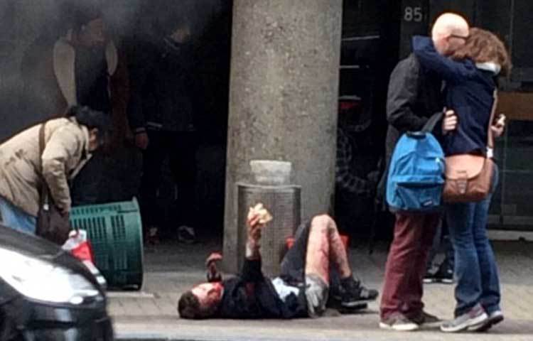 বিস্ফোরণে হতাহতদের আহাজারি। ছবি : ডেইলি মেইল।