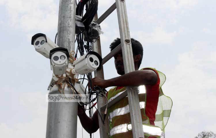 সিসি ক্যামেরা স্থাপনে রাজধানীবাসী অনেকটা স্বস্থির নিঃশ্বাস ফেলছেন। ছবি : বিপ্লব দিক্ষিৎ।&nbsp;