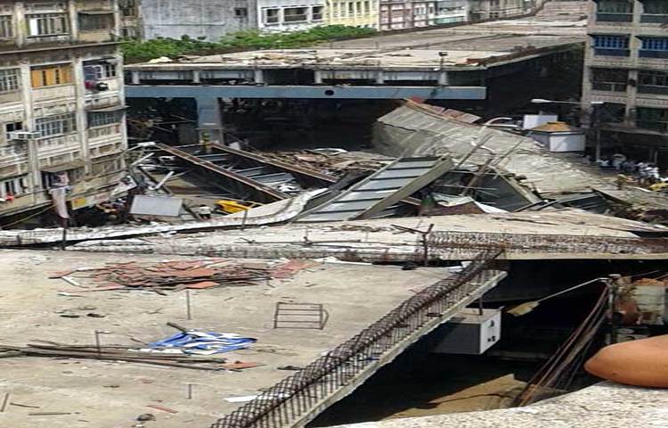 &nbsp;যেখানে উড়াল সেতুটি ভেঙে পড়েছে সেই অঞ্চলটি অত্যন্ত ঘন বসতিপূর্ণ এলাকা।