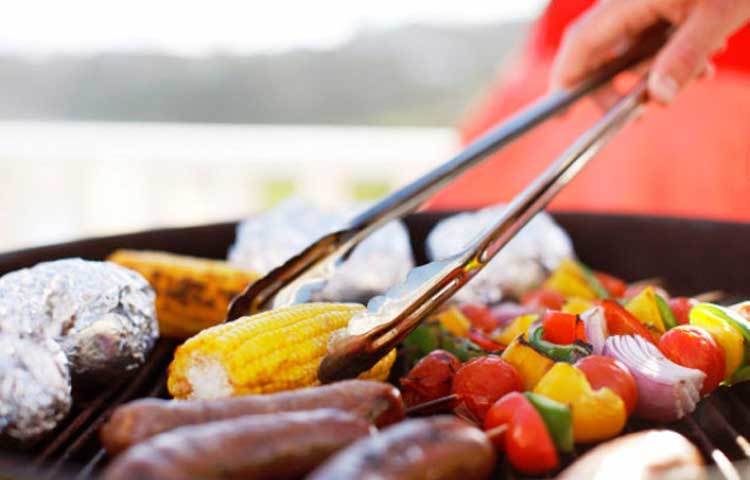 গ্রিল : গরমের এই সময় ঘরে গ্যাসের চুলা জ্বালালে বেশি গরম হয়। সময় সাপেক্ষ গ্রিল রান্না থেকে দূরে থাকুন।