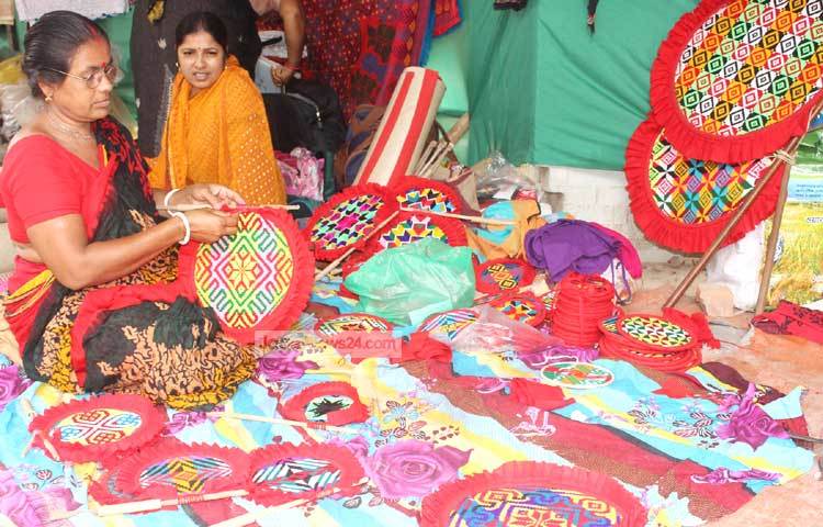 সারা বিশ্বে হস্তশিল্পের আনুমানিক ১ হাজার ৭০০ কোটি ডলারের বাজার রয়েছে। ছবি : বিপ্লব দিক্ষিৎ।