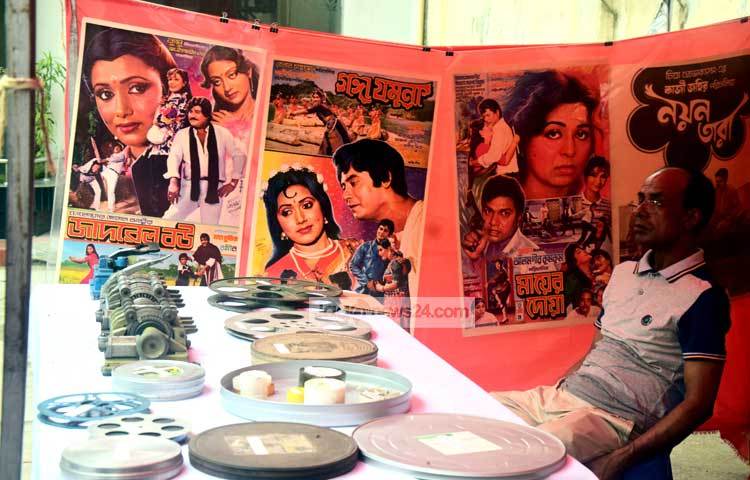 পুরোনো দিনের চলচ্চিত্রের নানা সরঞ্জাম। ছবি : মাহবুব আলম।