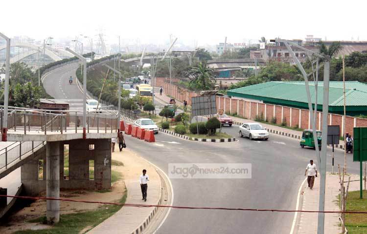 আজকের হরতাল চলাকালে রাজধানীর কয়েকটি স্থানে বিক্ষিপ্ত ঝটিকা মিছিলের খবর পাওয়া গেলেও জামায়াত-শিবির নেতা-কর্মীদের তেমন কোনো তৎপরতা চোখে পড়েনি। ছবি : বিপ্লব দিক্ষিৎ।