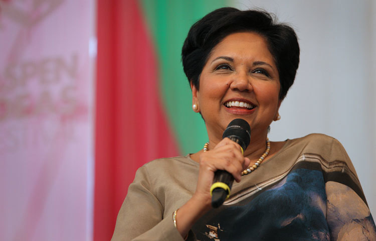 ইন্দ্রা নুয়ি : তরল পানীয় পেপসিকো কোম্পানির প্রধান নির্বাহী ও চেয়ারম্যান ইন্দ্রা নুয়ি। ২০০৮ সালে ক্যালিফোর্নিয়ায় নারী সম্মেলনে তিনি অতিথির বক্তব্য রাখেন। তৎকালীন মার্কিন ফার্স্টলেডি মারিয়া শ্রিভার আয়োজিত ওই সম্মেলনে ১৪ হাজার নারী উপস্থিত হন।