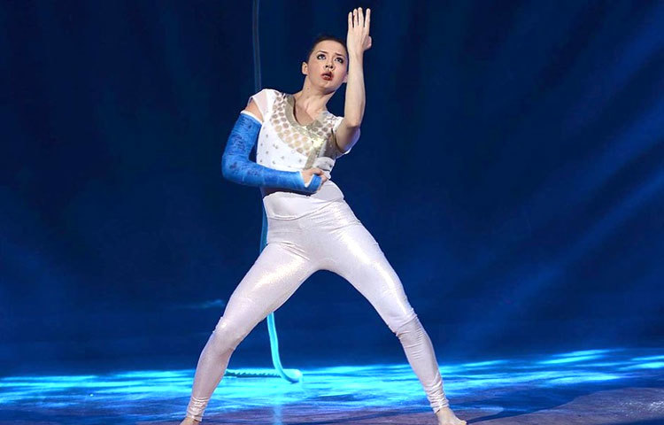 ঈষা এরিয়াল শীর্ষক আধুনিক নৃত্যের জন্য সবচেয়ে বেশি প্রশংসিত হয়েছে।