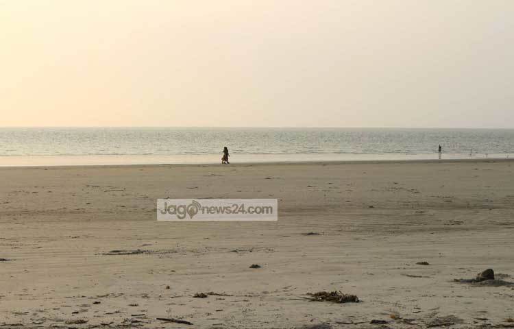 সাগরের হাতছানিতে মিশেছে দিগন্ত। ছবি : আব্দুর রাজ্জাক সরকার।