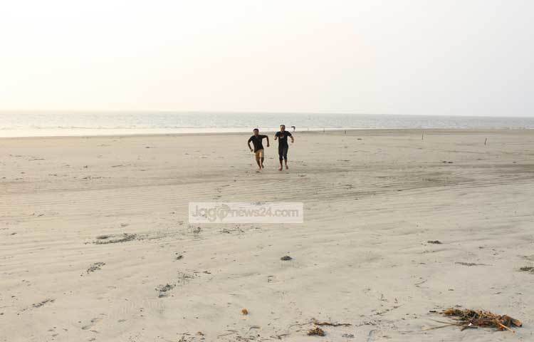 কুয়াকাটা ভ্রমণে মুছেছে সব অবসাদ। ছবি : আব্দুর রাজ্জাক সরকার।