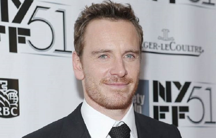 মাইকেল ফাসভেন্ডার অস্কার জিতেছেন &lsquo;স্টিভ জবস&rsquo; ছবিতে অভিনয়ের জন্য।